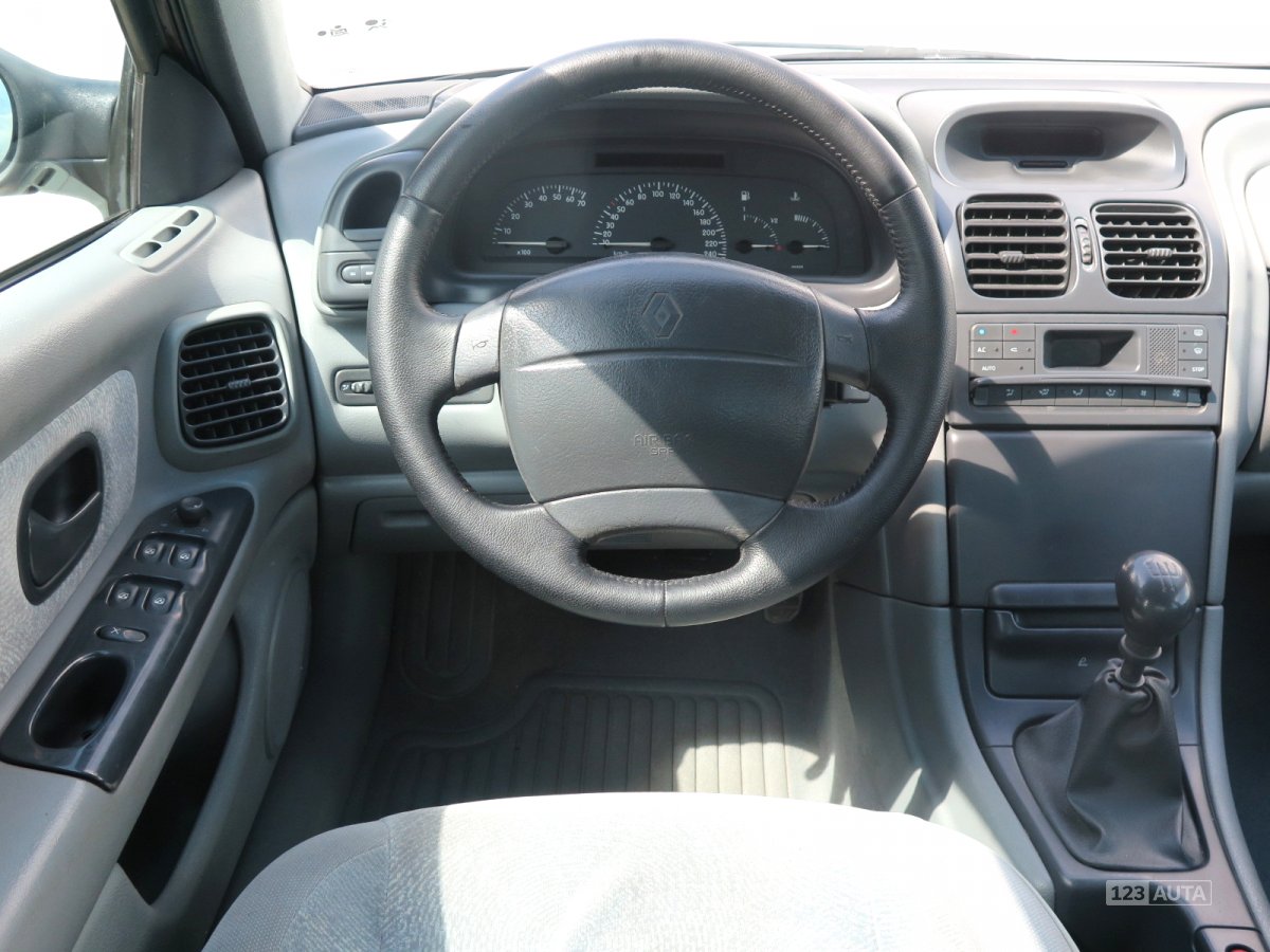Renault Laguna, 1999 - pohled č. 9