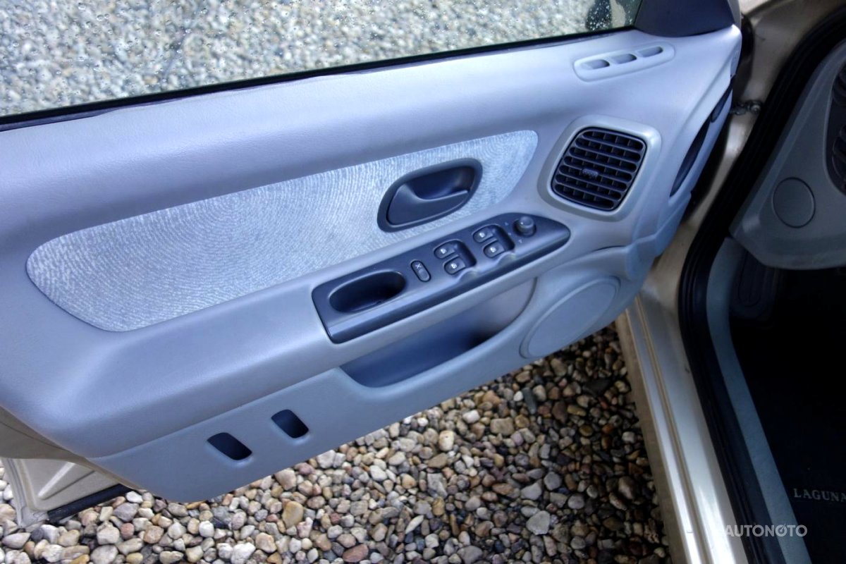 Renault Laguna, 1999 - pohled č. 8