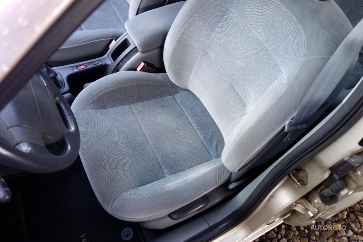 Renault Laguna, 1999 - pohled č. 9