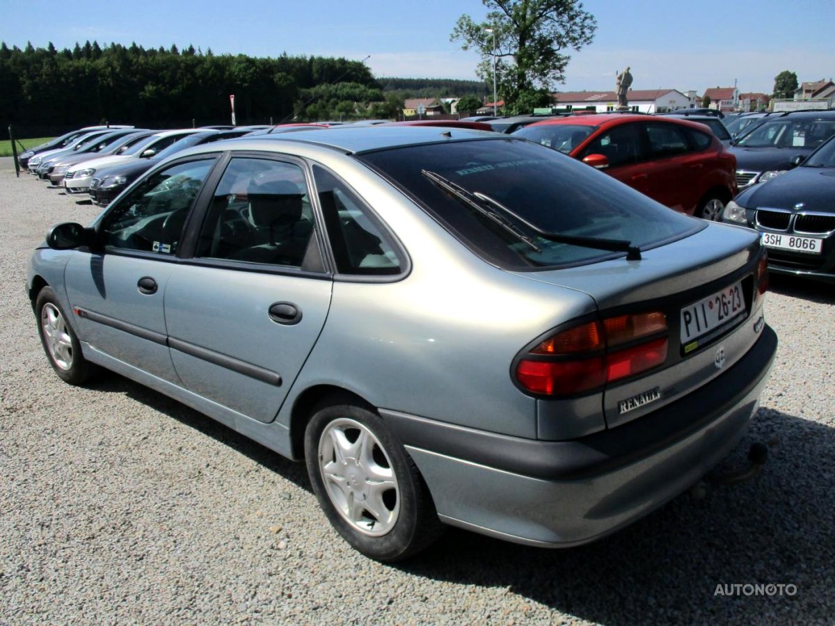 Renault Laguna, 1999 - pohled č. 4