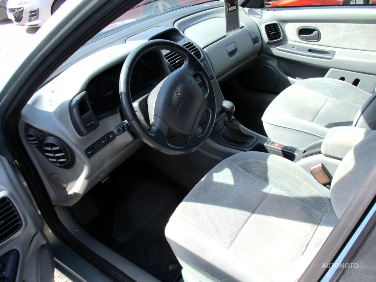 Renault Laguna, 1999 - pohled č. 8