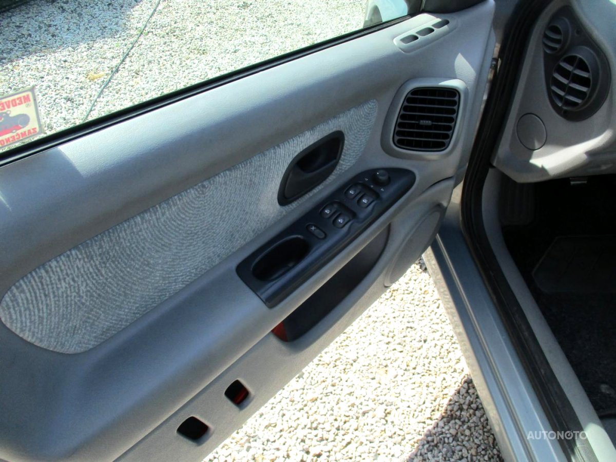 Renault Laguna, 1999 - pohled č. 9