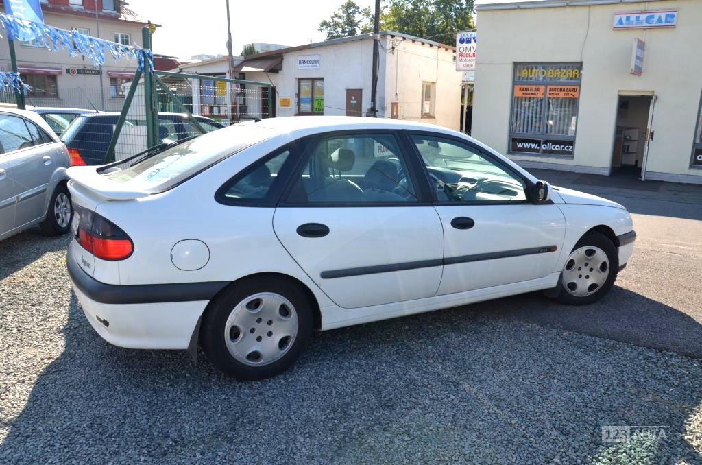 Renault Laguna, 1997 - pohled č. 6