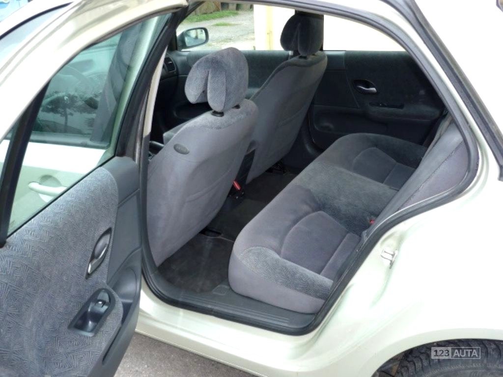 Renault Laguna, 2002 - pohled č. 11