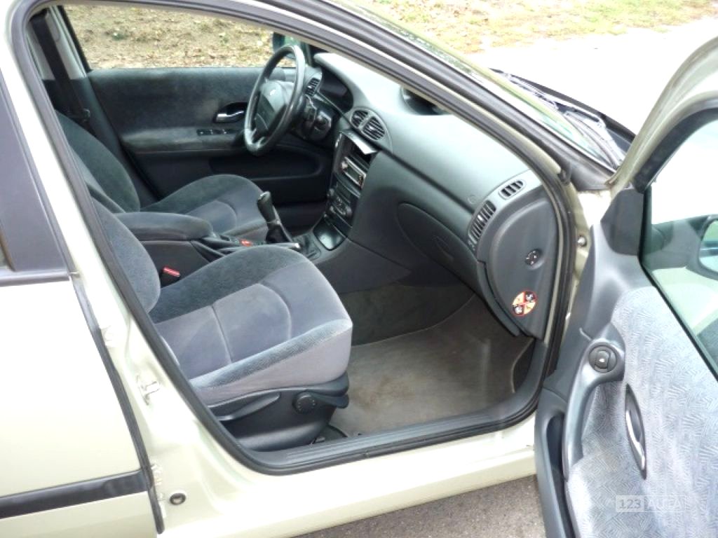 Renault Laguna, 2002 - pohled č. 15
