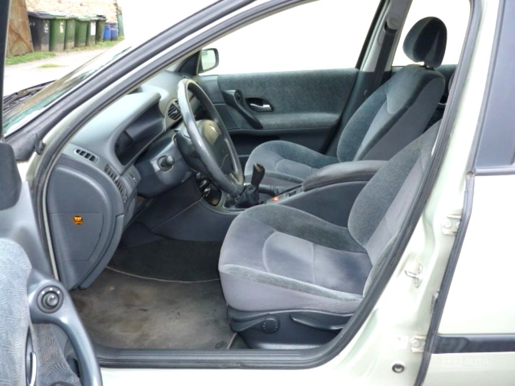 Renault Laguna, 2002 - pohled č. 9