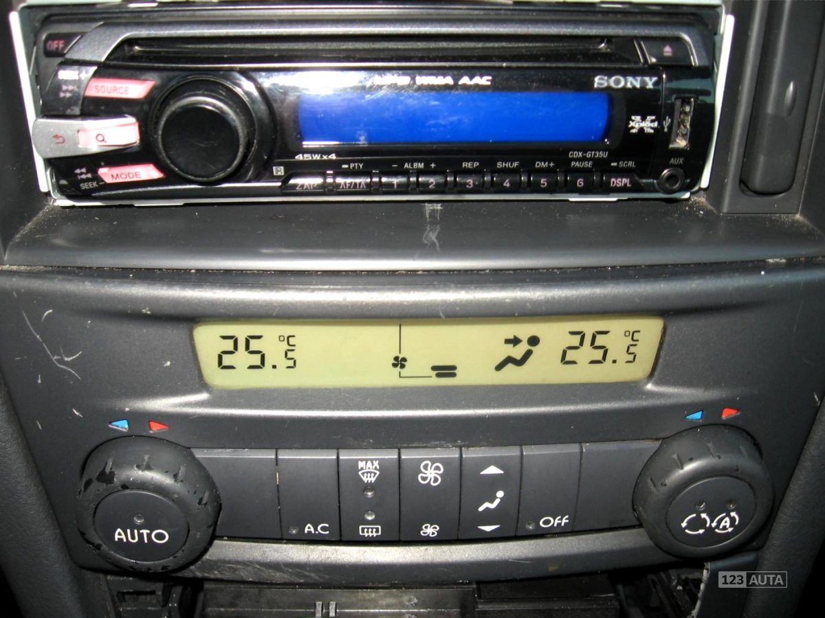 Renault Laguna, 2003 - pohled č. 15