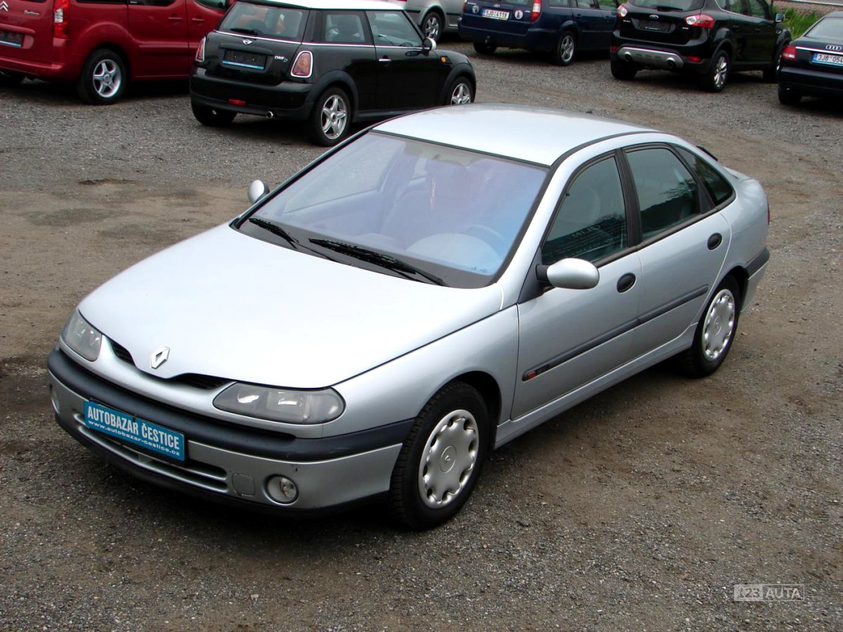 Renault Laguna, 1999 - celkový pohled