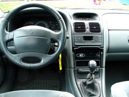 Renault Laguna, 1999 - pohled č. 10