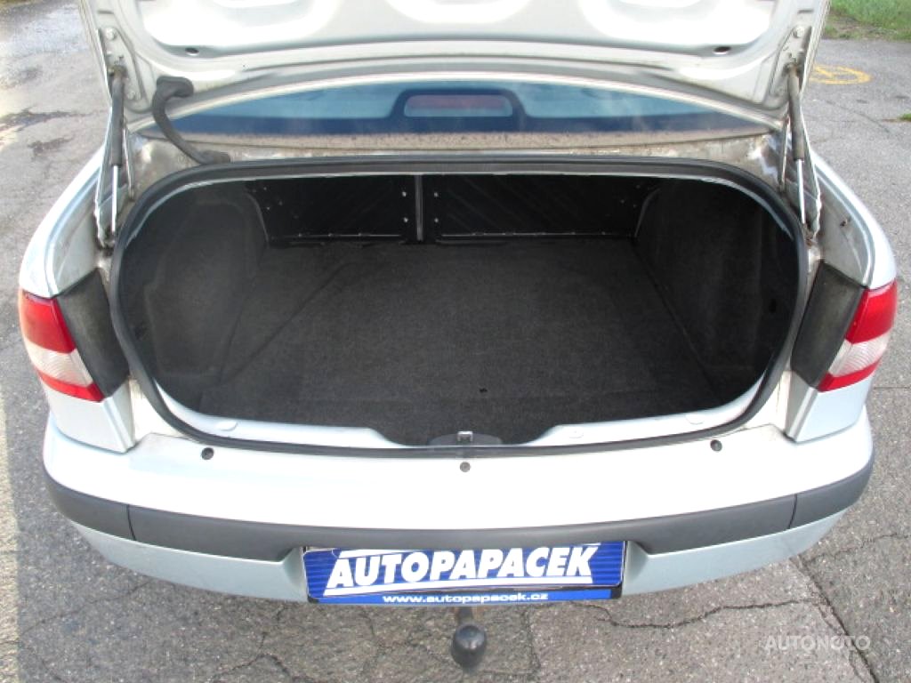 Renault Mégane, 2001 - pohled č. 8