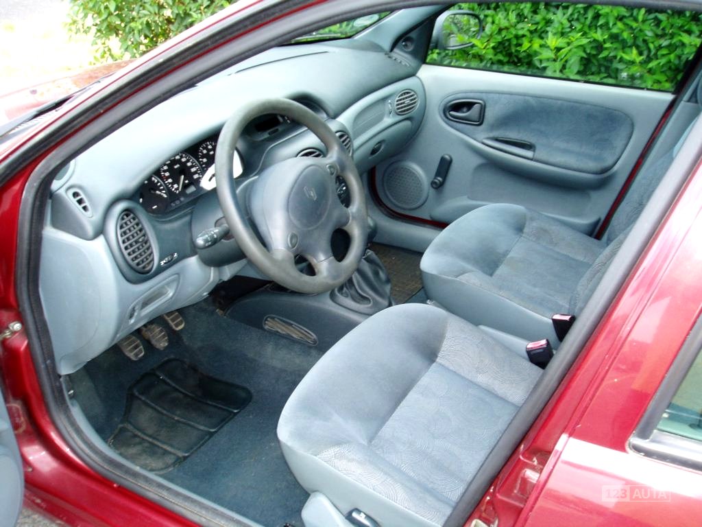 Renault Mégane, 1998 - pohled č. 6