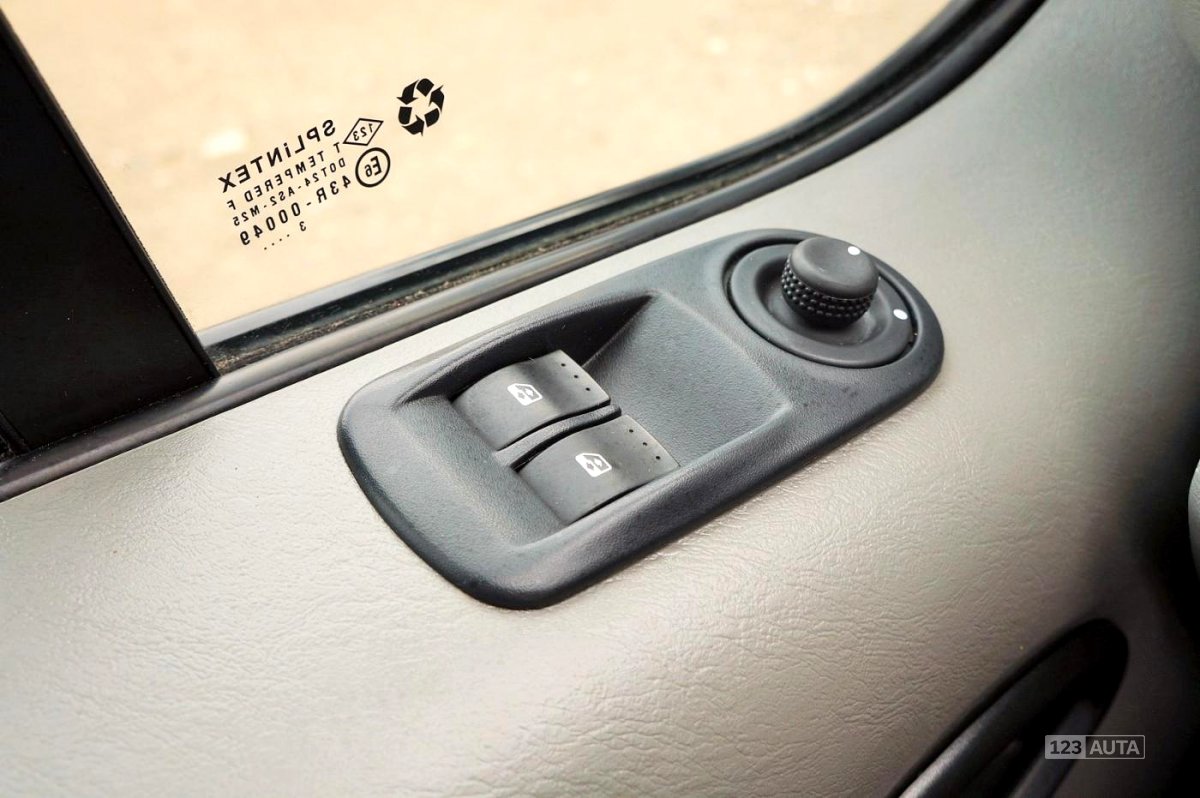 Renault Trafic, 2014 - pohled č. 16