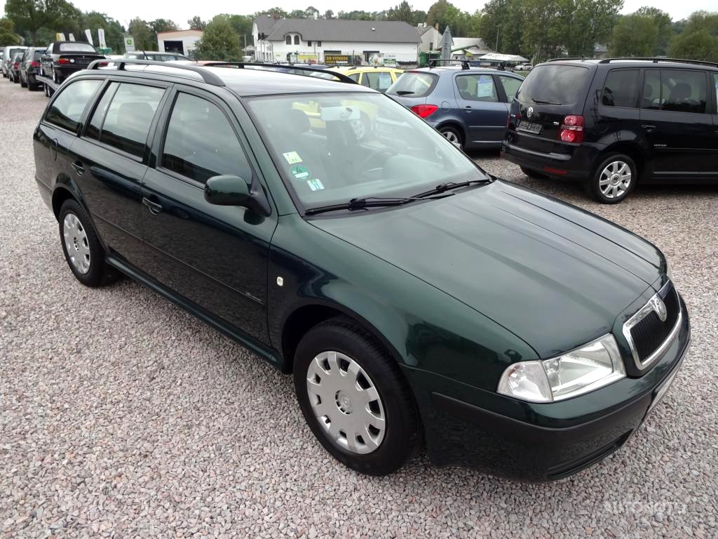 Škoda Octavia 1,6i combi,, 2002 - celkový pohled