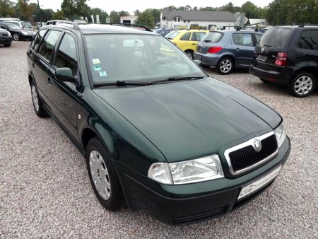 Škoda Octavia 1,6i combi,, 2002 - pohled č. 2