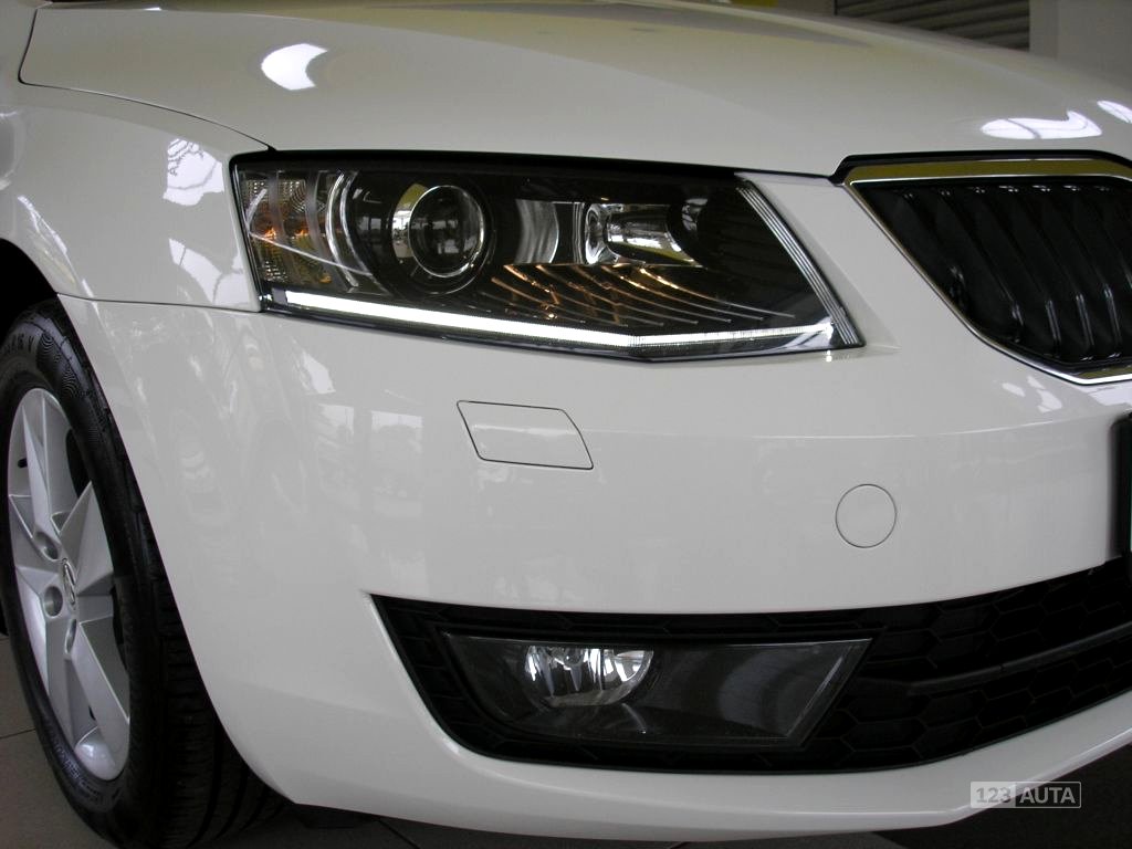 Škoda Octavia Kombi CNG, 2015 - pohled č. 2