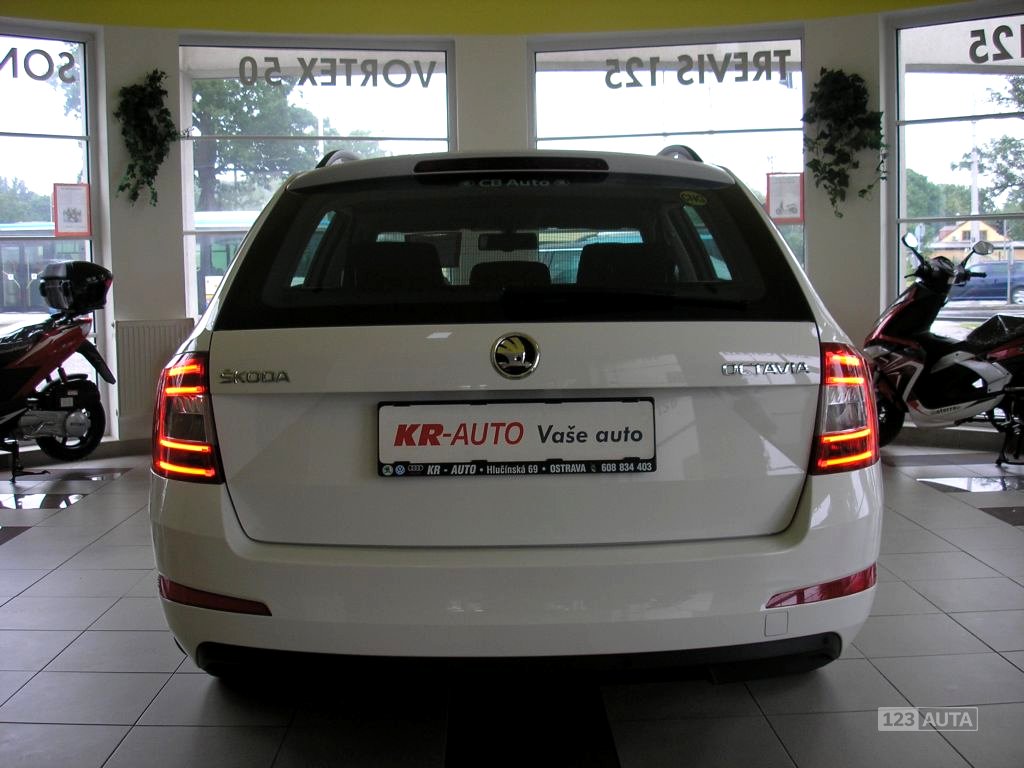 Škoda Octavia Kombi CNG, 2015 - pohled č. 4