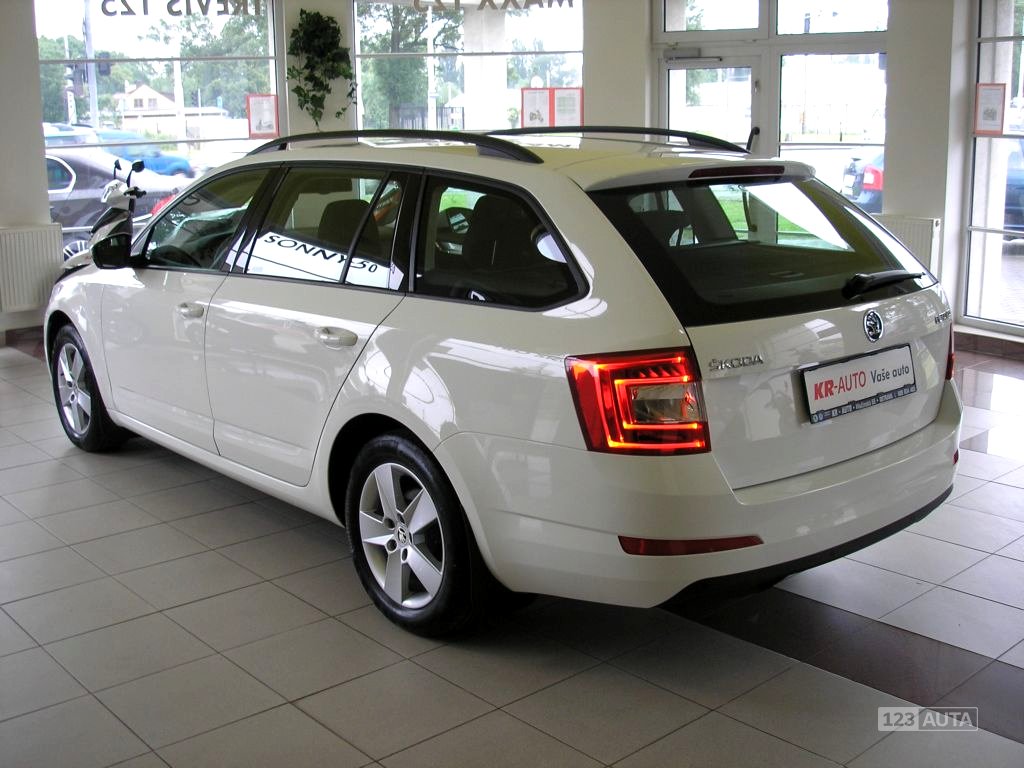 Škoda Octavia Kombi CNG, 2015 - pohled č. 5