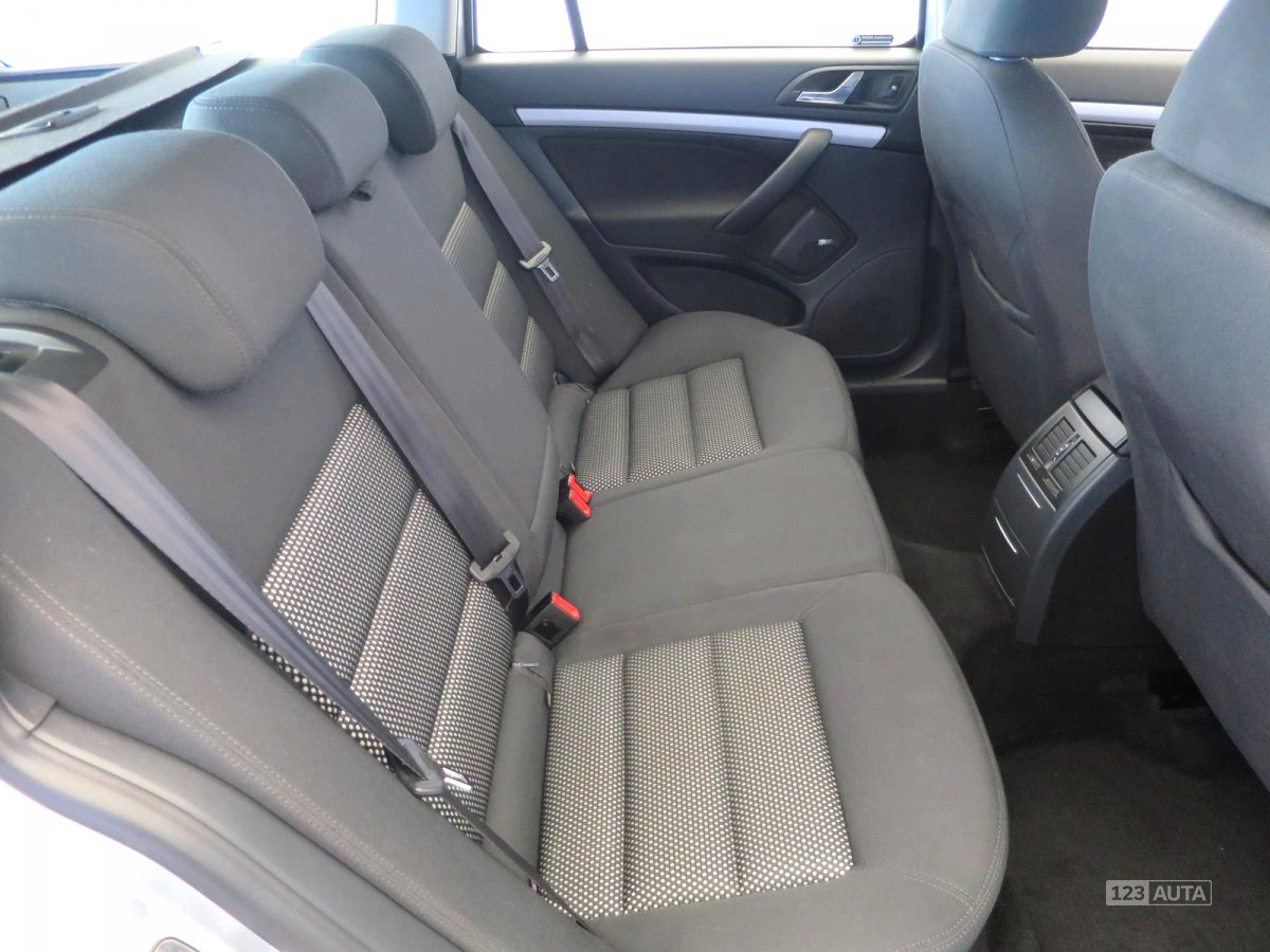 Škoda Octavia Scout, 2011 - pohled č. 16