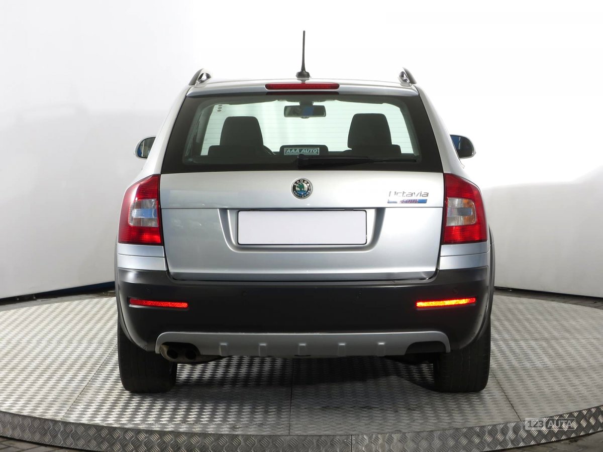 Škoda Octavia Scout, 2011 - pohled č. 6