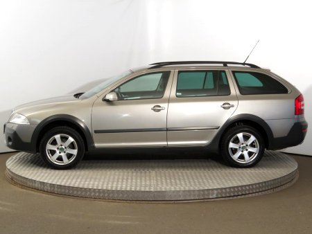 Škoda Octavia Scout, 2008 - pohled č. 4