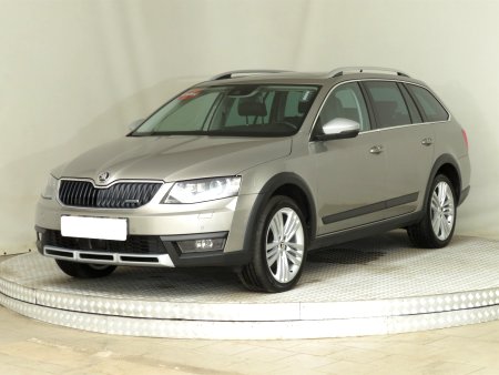 Škoda Octavia Scout, 2015 - pohled č. 3