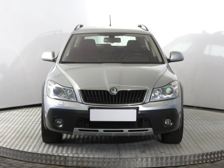 Škoda Octavia Scout, 2011 - pohled č. 2