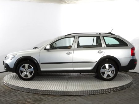 Škoda Octavia Scout, 2011 - pohled č. 4