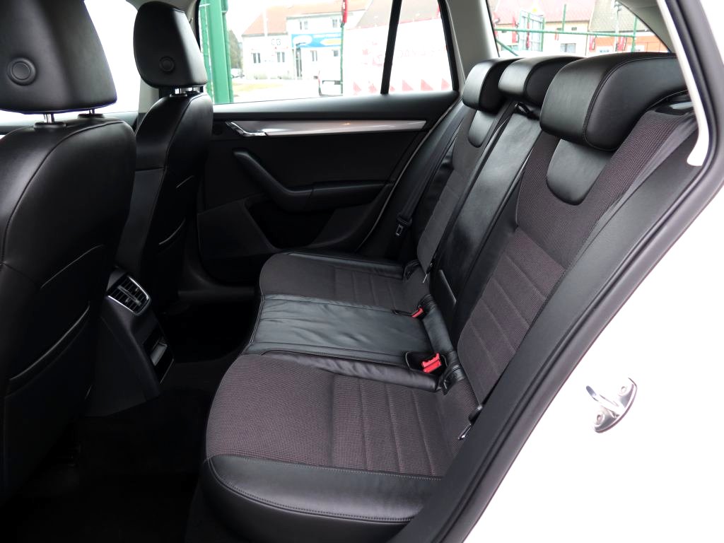 Škoda Octavia, 2013 - pohled č. 12