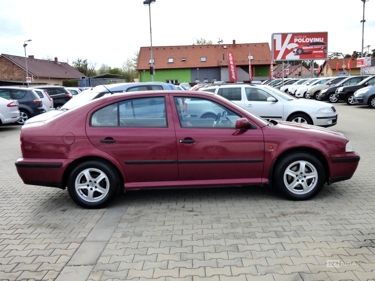 Škoda Octavia, 1993 - pohled č. 4