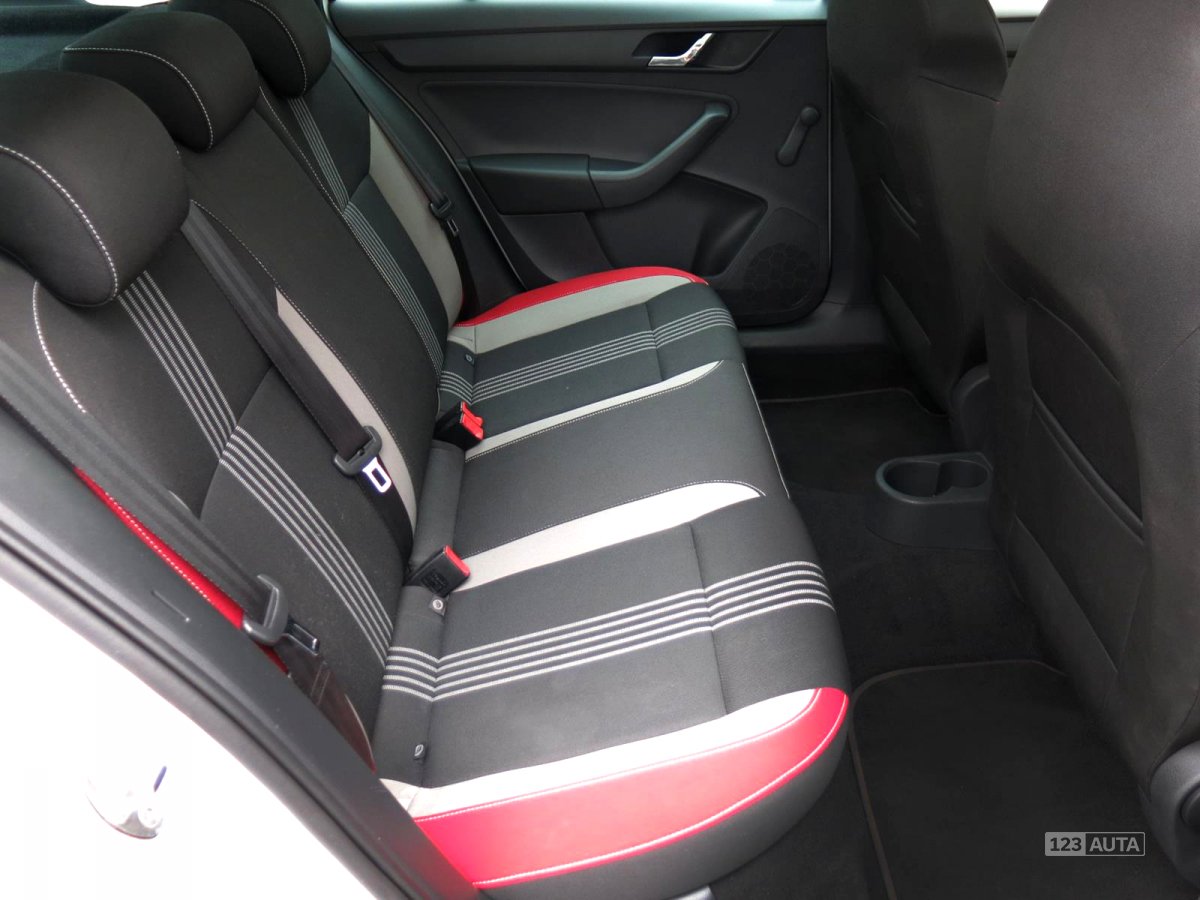 Škoda Rapid Spaceback, 2016 - pohled č. 15