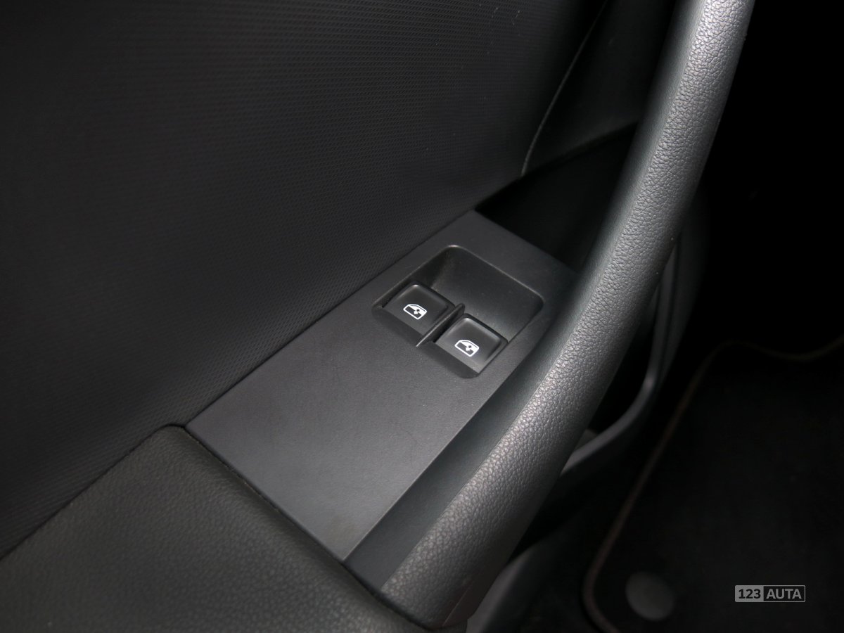 Škoda Rapid Spaceback, 2016 - pohled č. 17