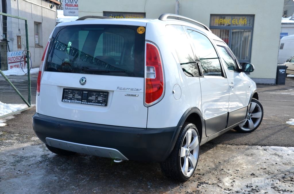 Škoda Roomster Scout, 2008 - pohled č. 5