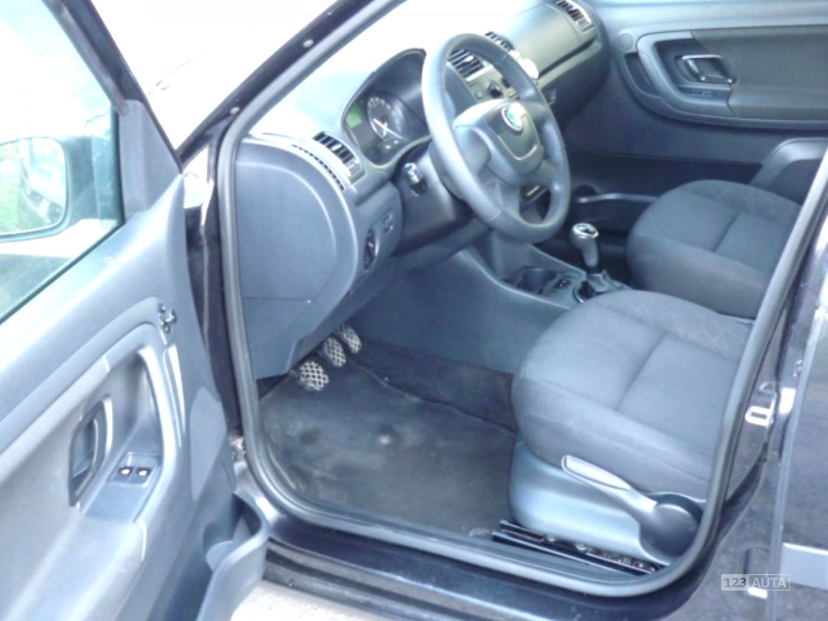 Škoda Roomster, 2011 - pohled č. 9