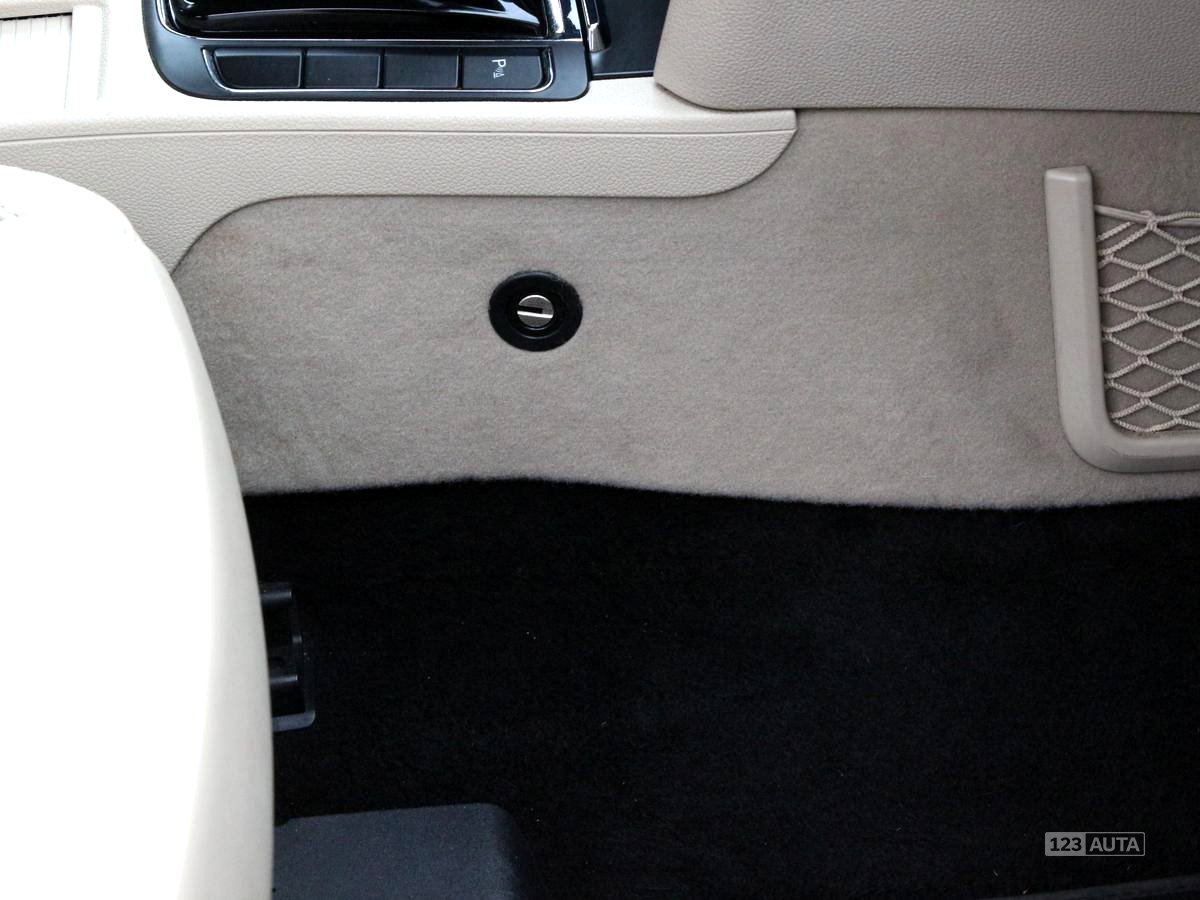 Škoda Superb, 2012 - pohled č. 18