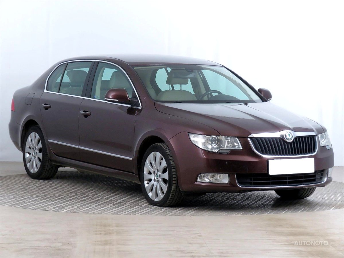 Škoda Superb, 2012 - celkový pohled