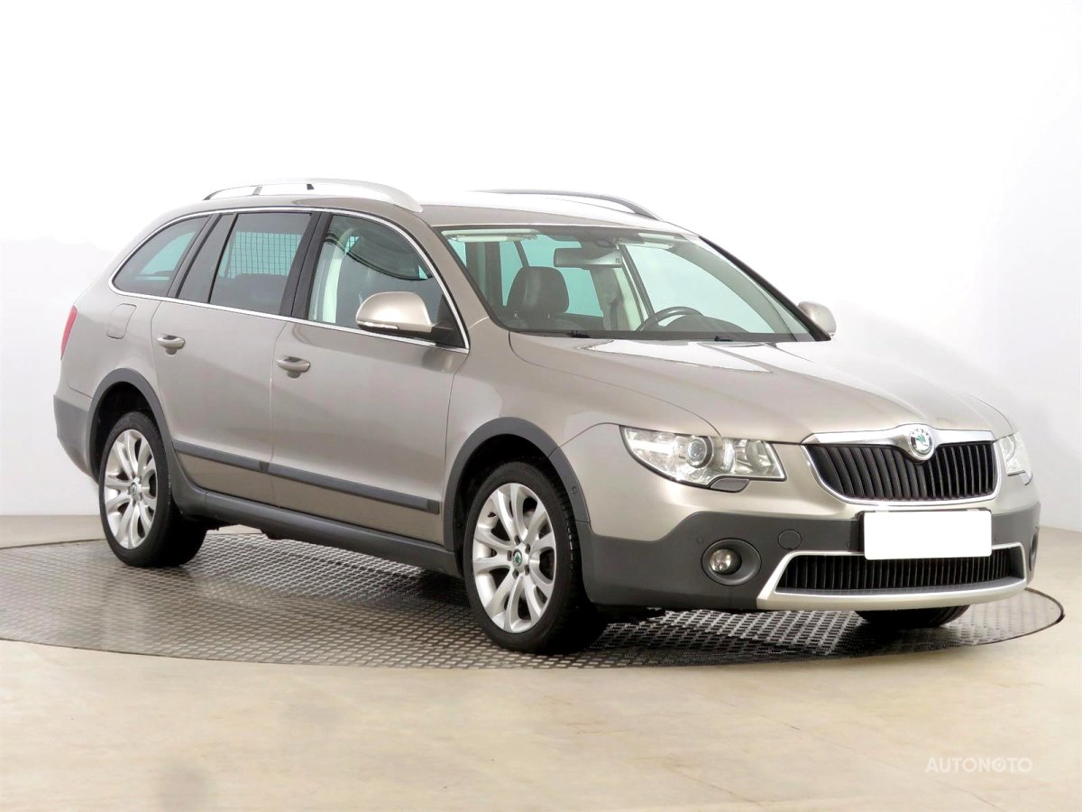 Škoda Superb, 2012 - celkový pohled
