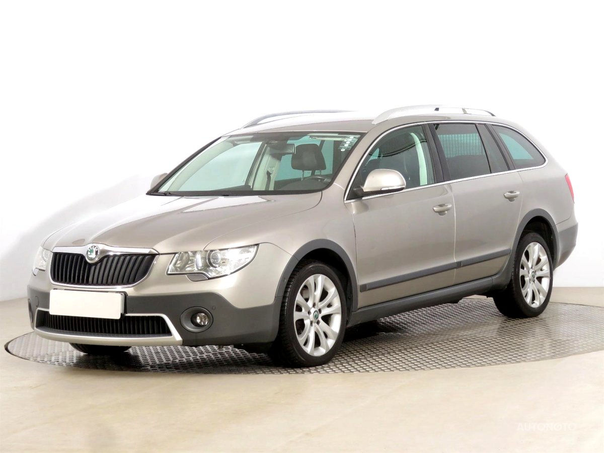 Škoda Superb, 2012 - pohled č. 3