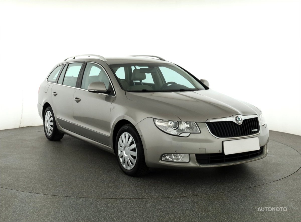 Škoda Superb, 2012 - celkový pohled