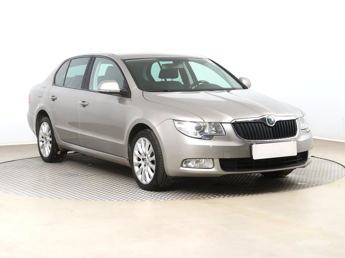 Škoda Superb, 2012 - celkový pohled