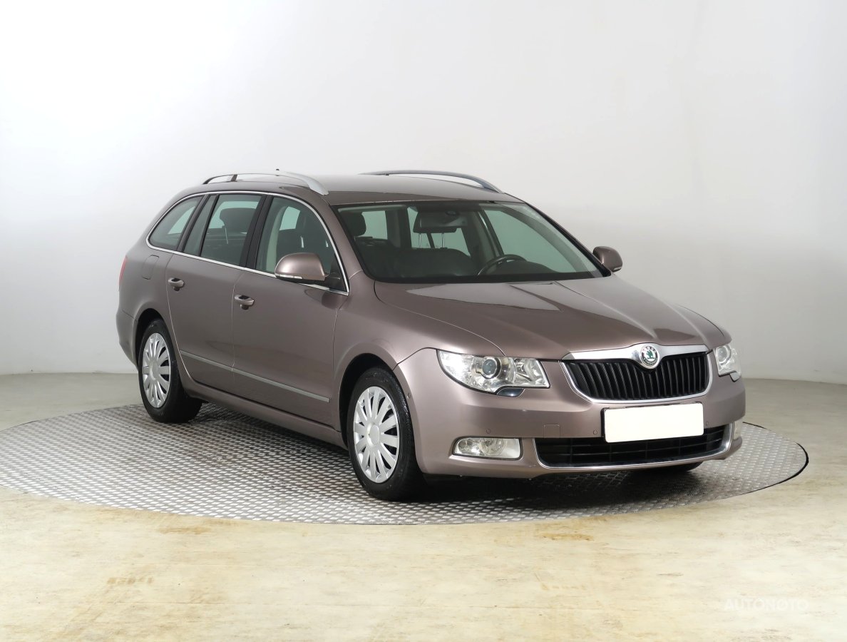 Škoda Superb, 2012 - celkový pohled