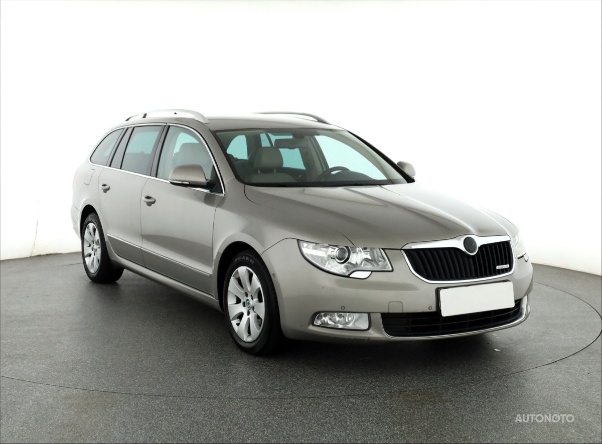 Škoda Superb, 2012 - celkový pohled