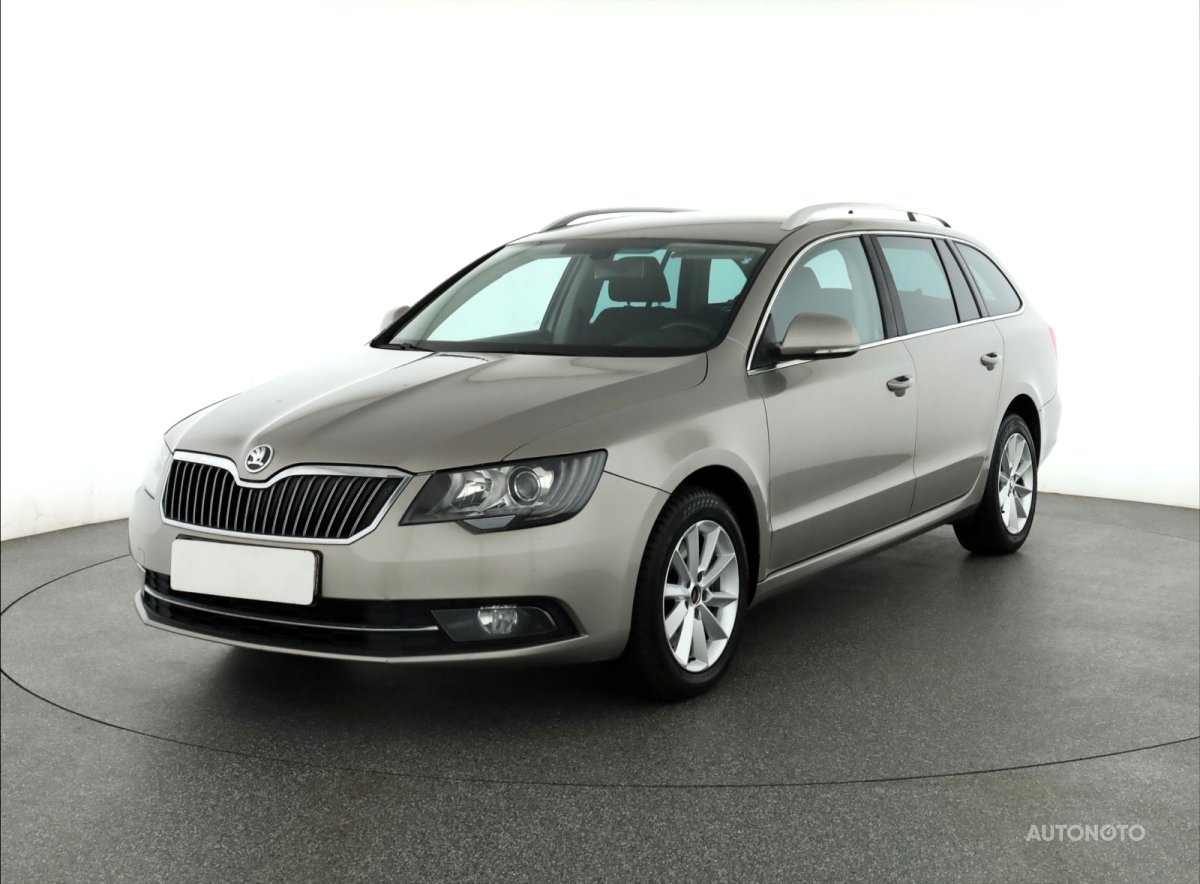 Škoda Superb, 2013 - pohled č. 3