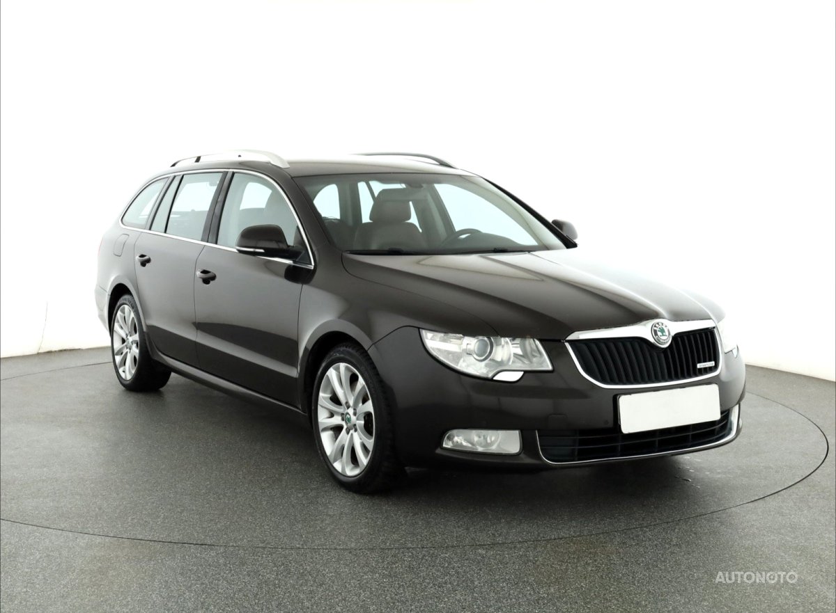 Škoda Superb, 2012 - celkový pohled
