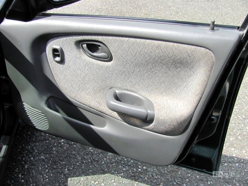 Suzuki Baleno, 2001 - pohled č. 11