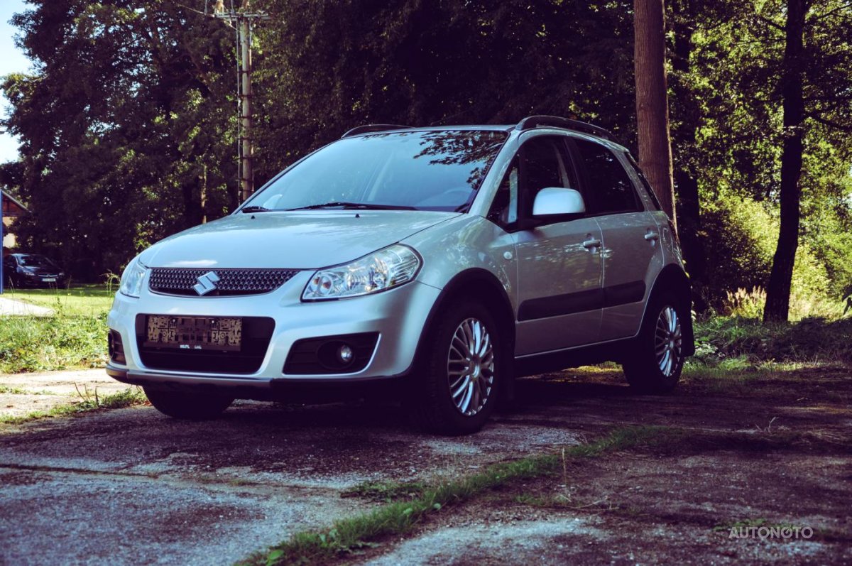 Suzuki SX4, 2011 - celkový pohled
