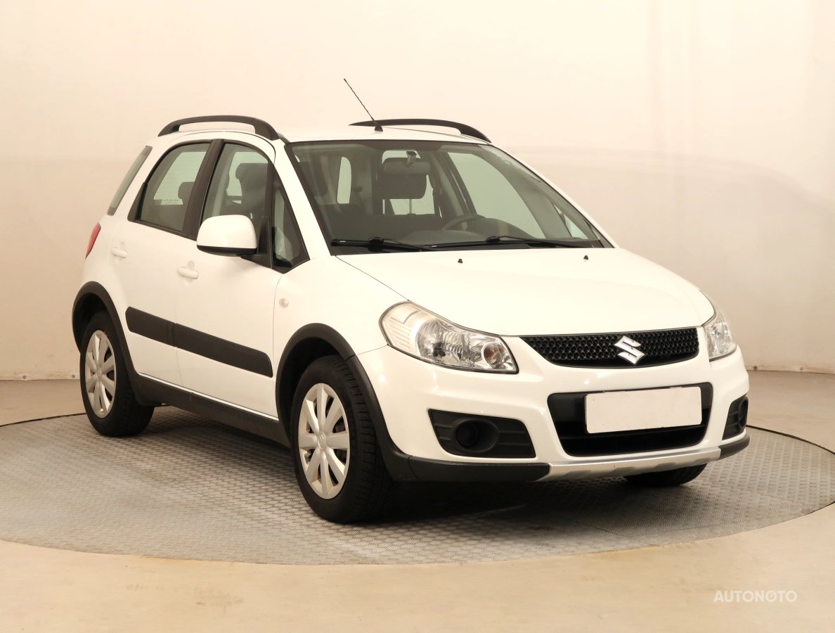Suzuki SX4, 2013 - celkový pohled