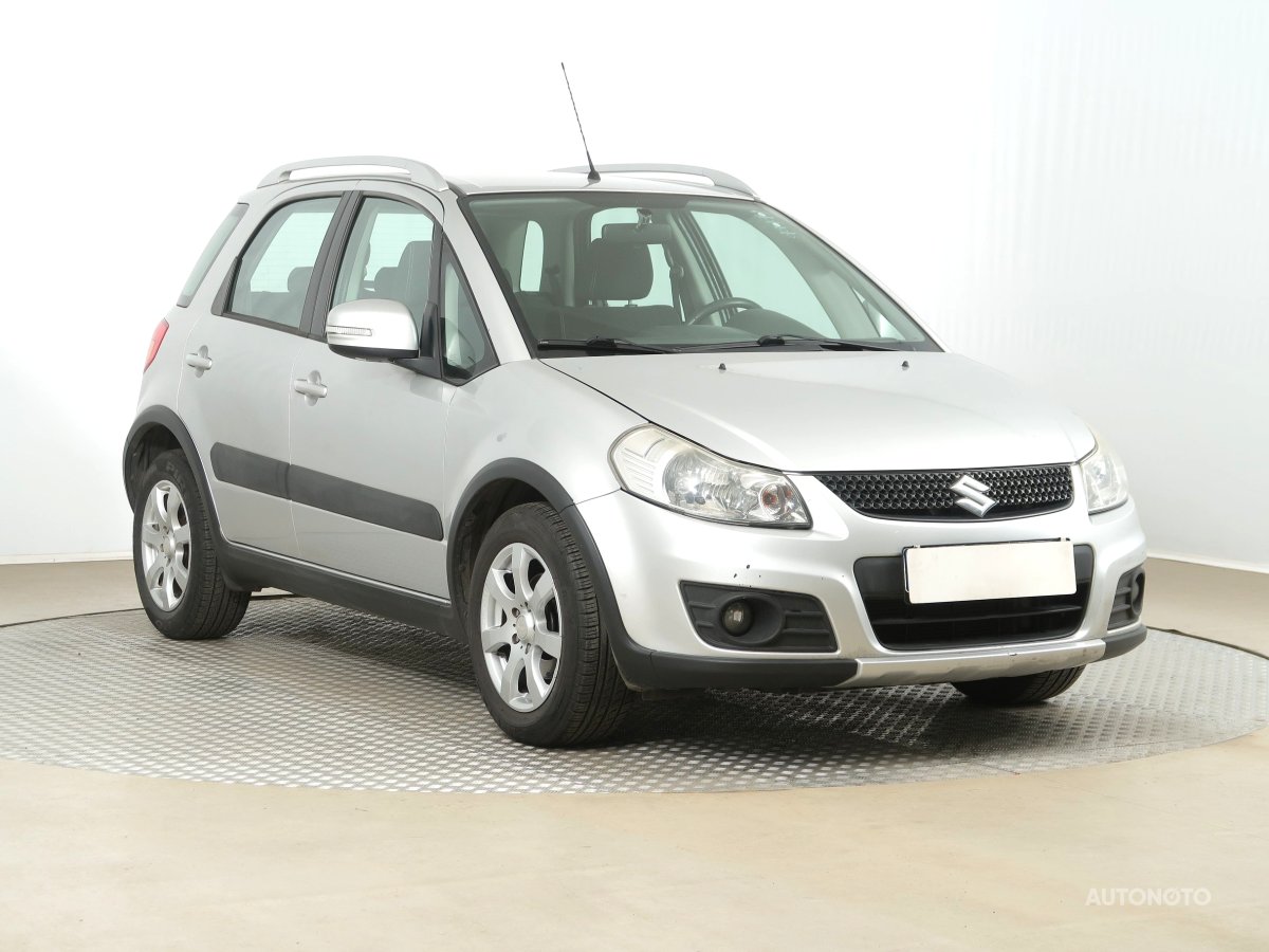 Suzuki SX4, 2013 - celkový pohled
