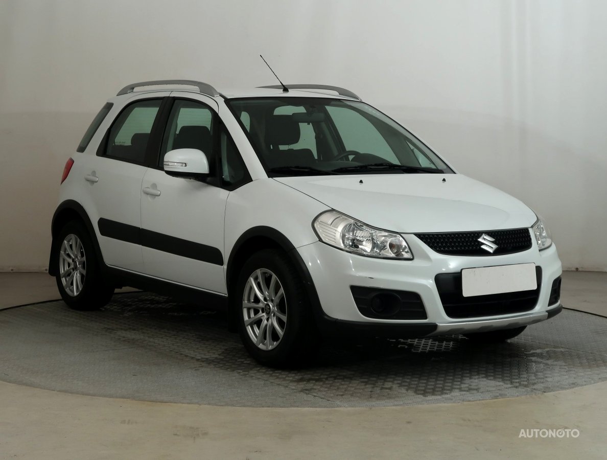 Suzuki SX4, 2013 - celkový pohled