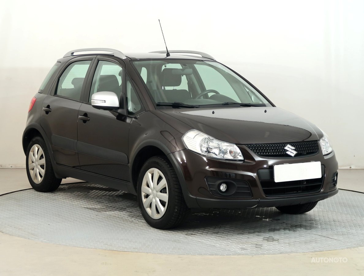 Suzuki SX4, 2013 - celkový pohled