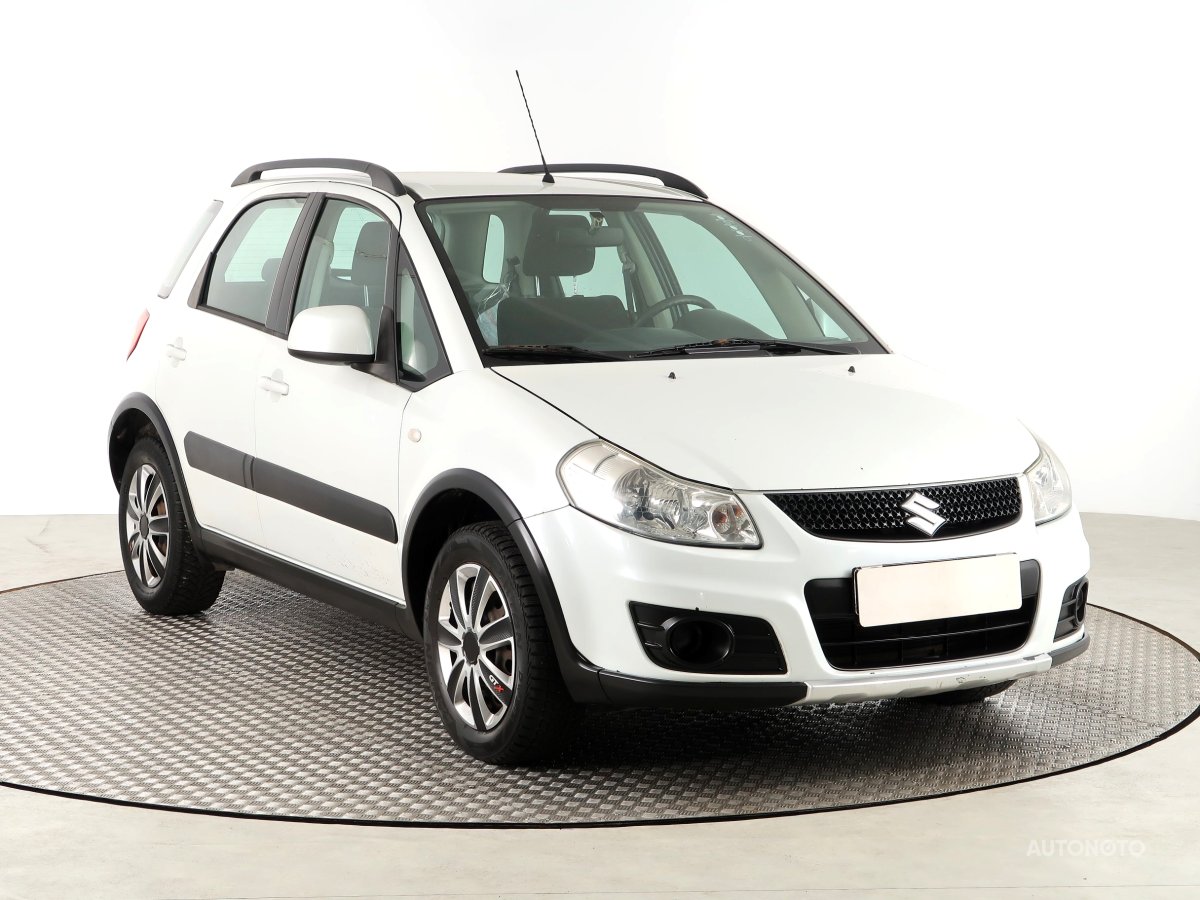 Suzuki SX4, 2011 - celkový pohled